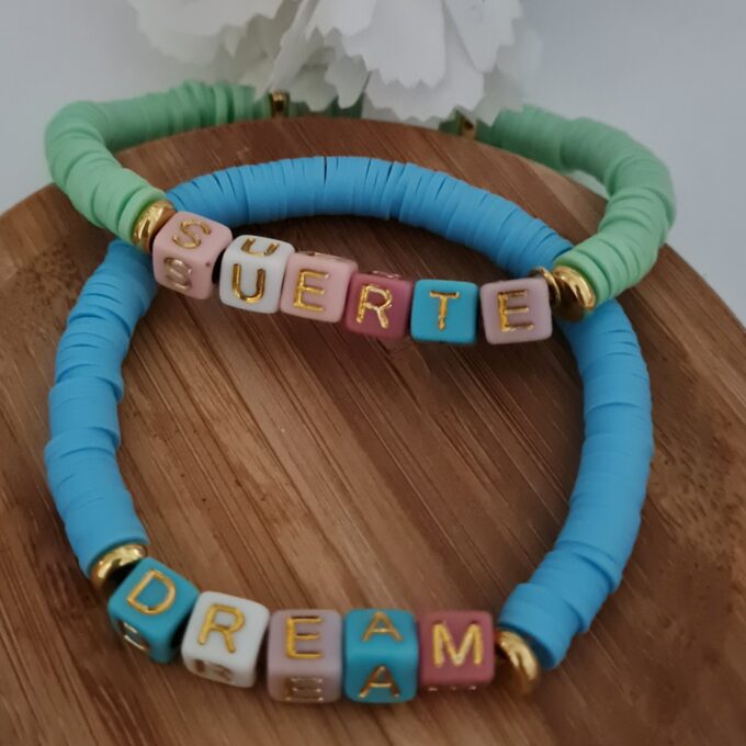 Pulsera palabra en forma de cubo