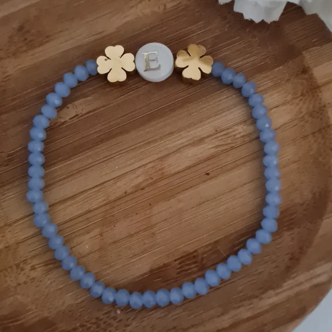 Pulsera inicial más tréboles de acero inoxidable